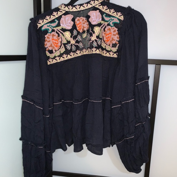 🆕HP🖤🆕Free Blouse w Floral Embroidery - Picture 6 of 13